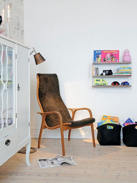  contemporary chair and floor lamp 