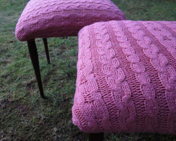 stool with knitwear in purple color