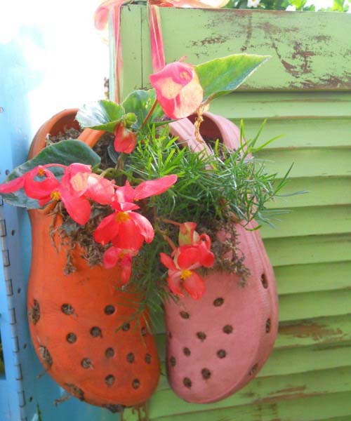 Plants and Flowers in Old Shoes and Boots, 20 Creative Garden ...