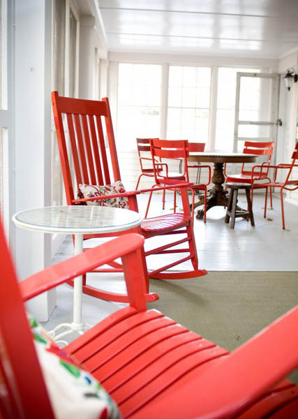 red chairs and white coffee table