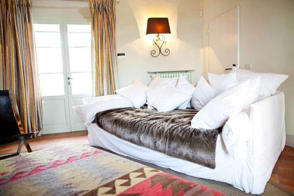  Italian furniture and Tuscan decor elements 