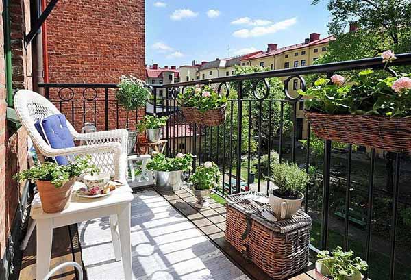 white and blue outdoor decor, white outdoor furniture and blue pillows for balcony decorating