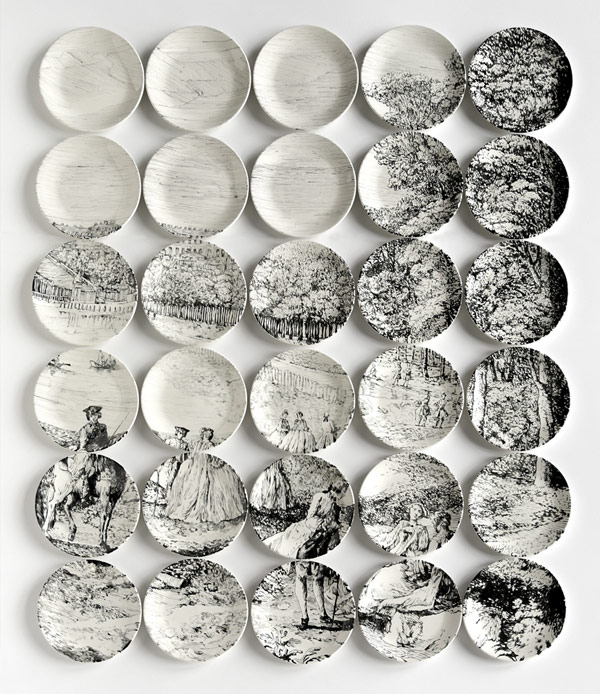 historical scene painting on ceramic plates