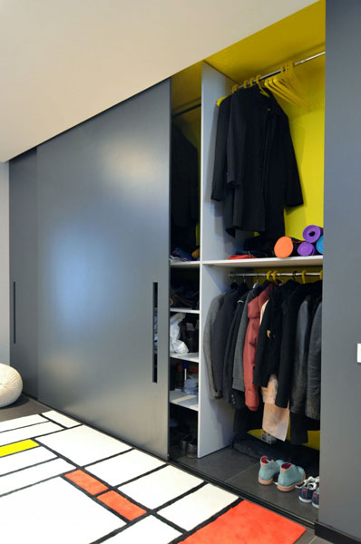 entryway design with closet