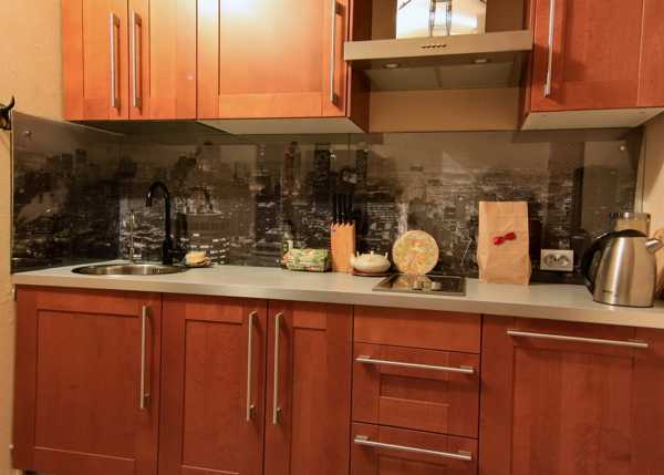 Cityscape Print and glass wall panels for modern kitchens