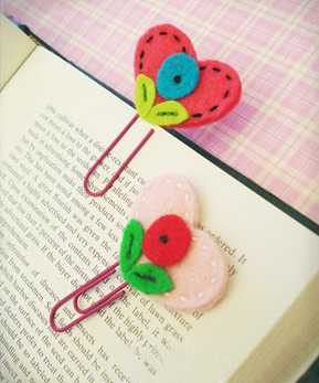 colorful riboon book holder