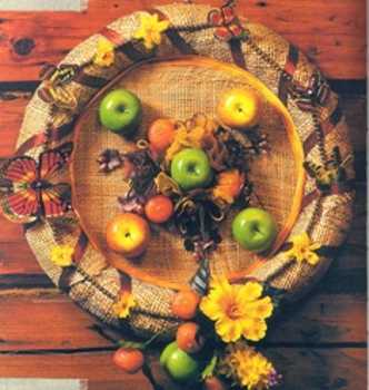  apples and yellow Garland 