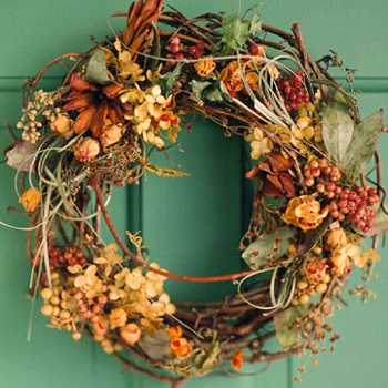  fall wreath with dried flowers 