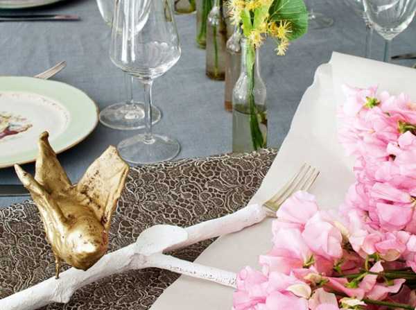 table decoration with floral centerpieces