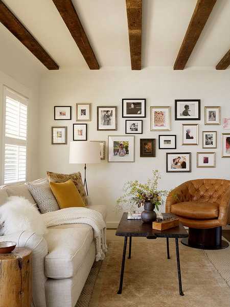 wall decorating with photographs