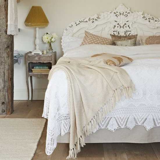 vintage style for bedroom decorating