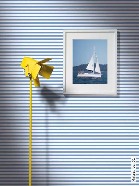 blue and white wallpaper stripes