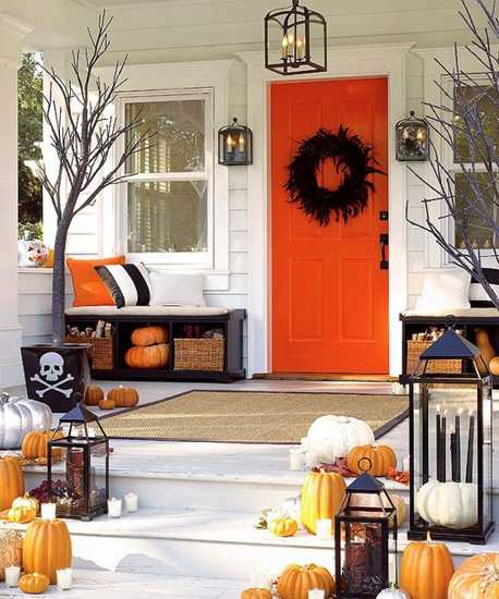black door wreath and black lanterns for Halloween decoration