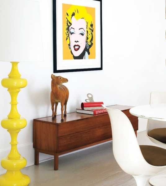 yellow color for decorating rooms