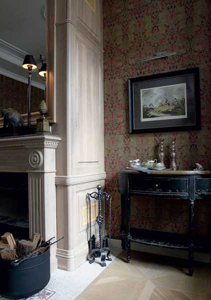 vintage furniture and mantel for the apartment decorating in modern style