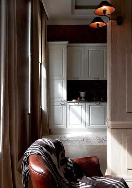 white kitchen cabinets