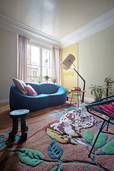 living room sofa in blue color and sculptures carpet