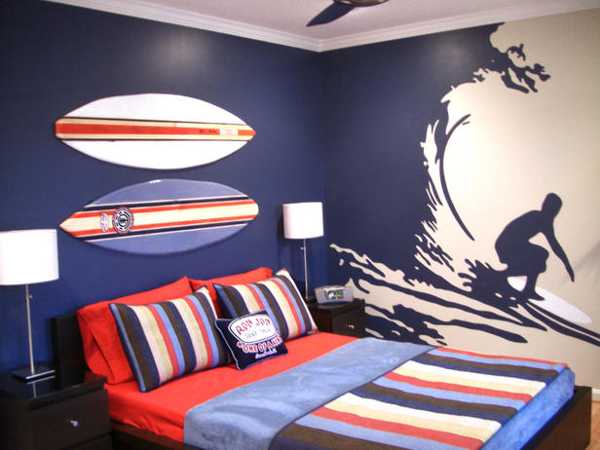 Surfing themed bedroom decoration in red and blue colors