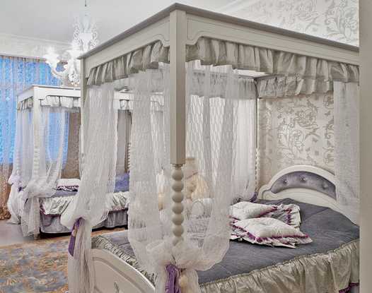 white four-poster bed in white paint