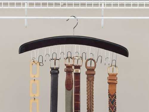 Hanger with hooks for belt