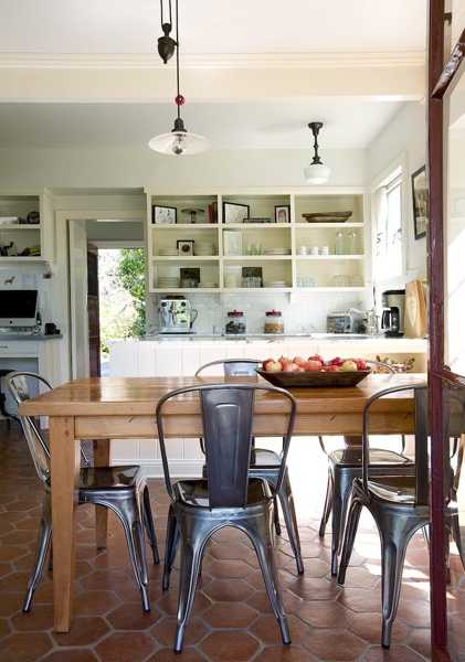 kitchen decor in vintage style