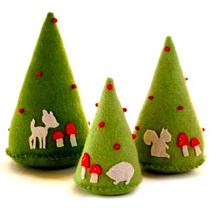 felt fabric christmas trees in green color