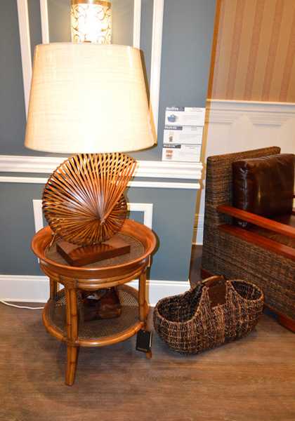  rattan basket and Wood Table Lamp 