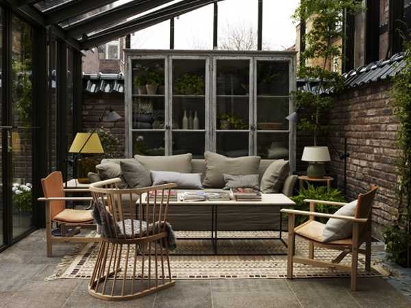  wooden furniture and neutral color shceme for decorating rooms 