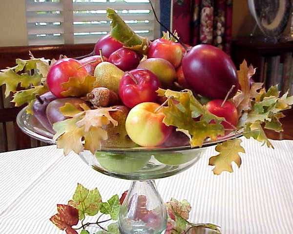 glass vase with apples for Thanksgiving decoration