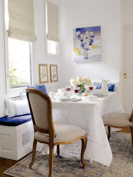Dining decoration with white window seats and cushions in white and blue colors