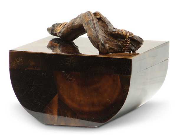  decorative accessories made of exotic wood 