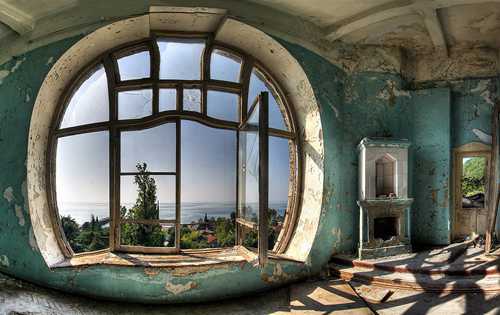 interior decorating ideas influenced by design style modern round window and wall painting - Art Nouveau Interior Design Style interior decorating ideas influenced by design style modern round window and wall painting - Art Nouveau Interior Design Style