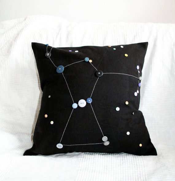 make pillows with fabric and buttons