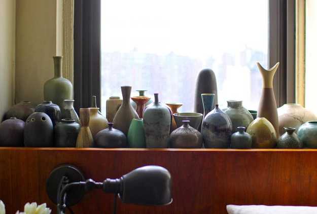 decorative vases in the bedroom
