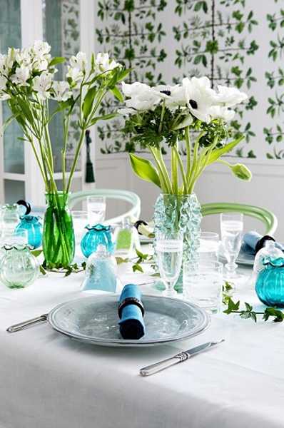turquoise vases and napkins with white tablecloth
