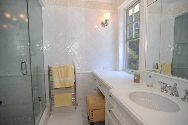 bathroom design with small stool under the sink countertop