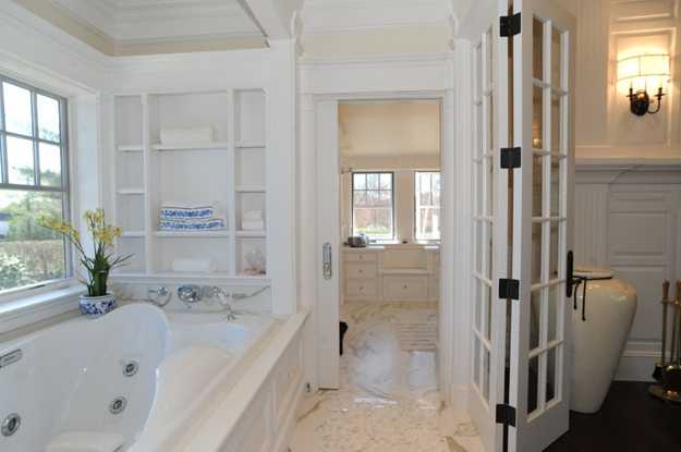 white decorating ideas for the master bath