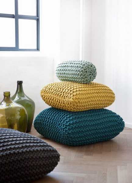  knitted pillow 