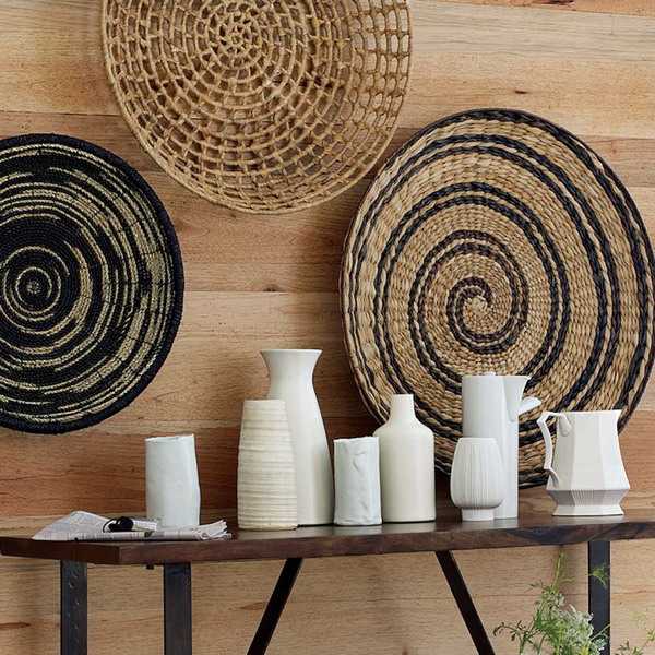 Wall decoration with large wicker panels