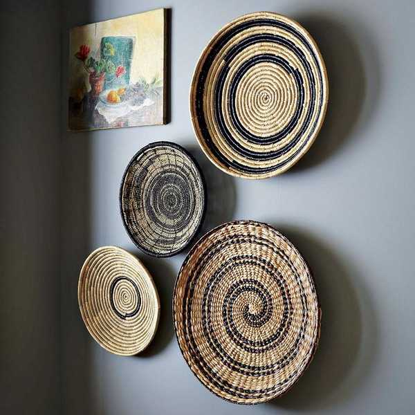 Woven Basket Wall Decor modern wall decoration with ethnic wicker plates, bowls and baskets Woven Basket Wall Decor modern wall decoration with ethnic wicker plates, bowls and baskets