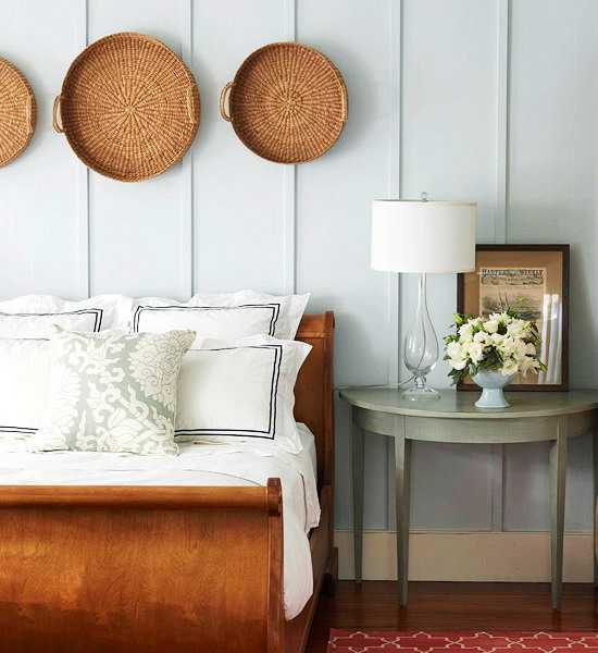 painted wall decoration with willow plates