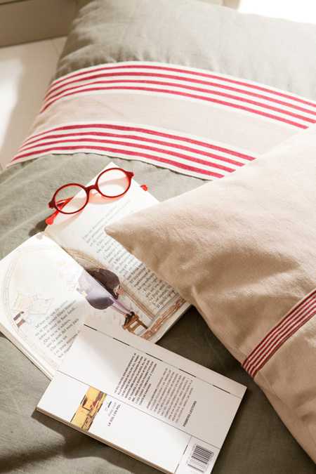 decorative pillows with stripes