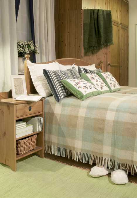 country house bedroom decorating