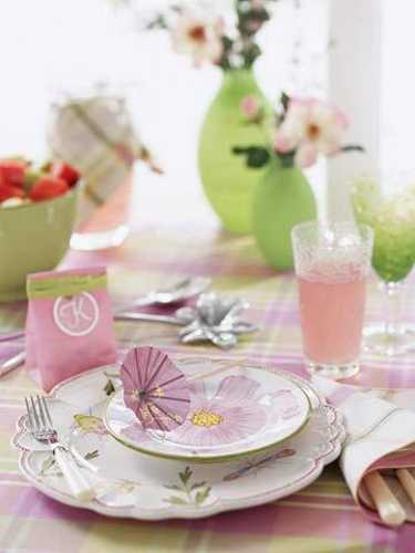 pink and green colors for table decorations
