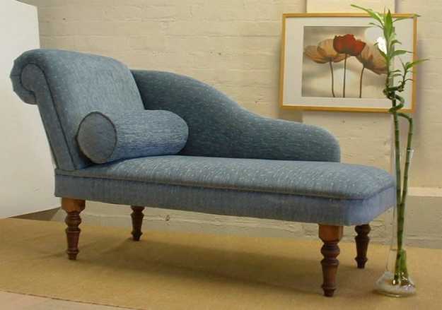 modern Recamier in gray