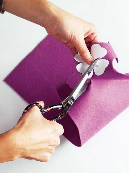 Making felt flowers