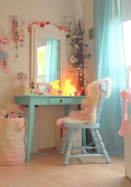  dressing table and chair in light blue color 