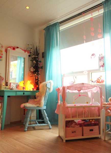 Wooden furniture for girls bedroom decorating