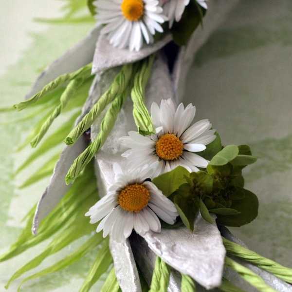 white flower wreath Recycling egg packaging