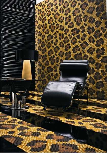  floor carpet and wall decoration with animal prints 